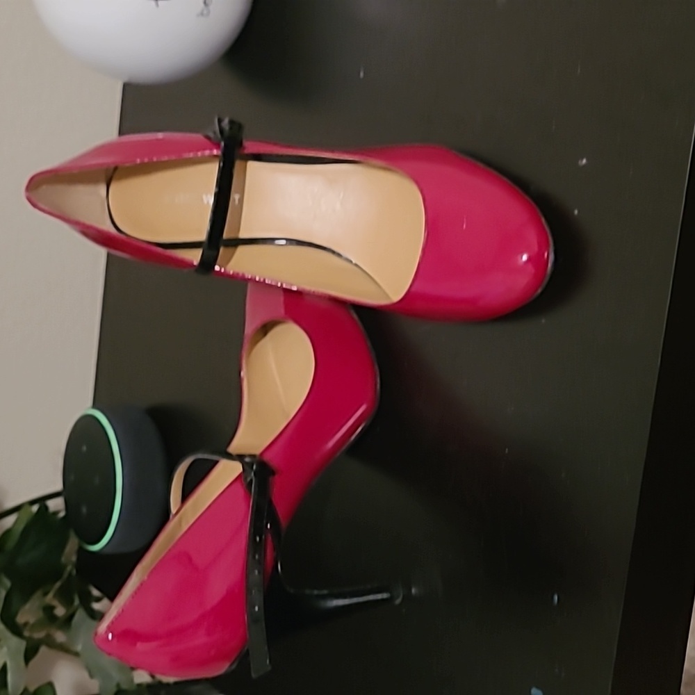 Heels - Picture 2 of 2